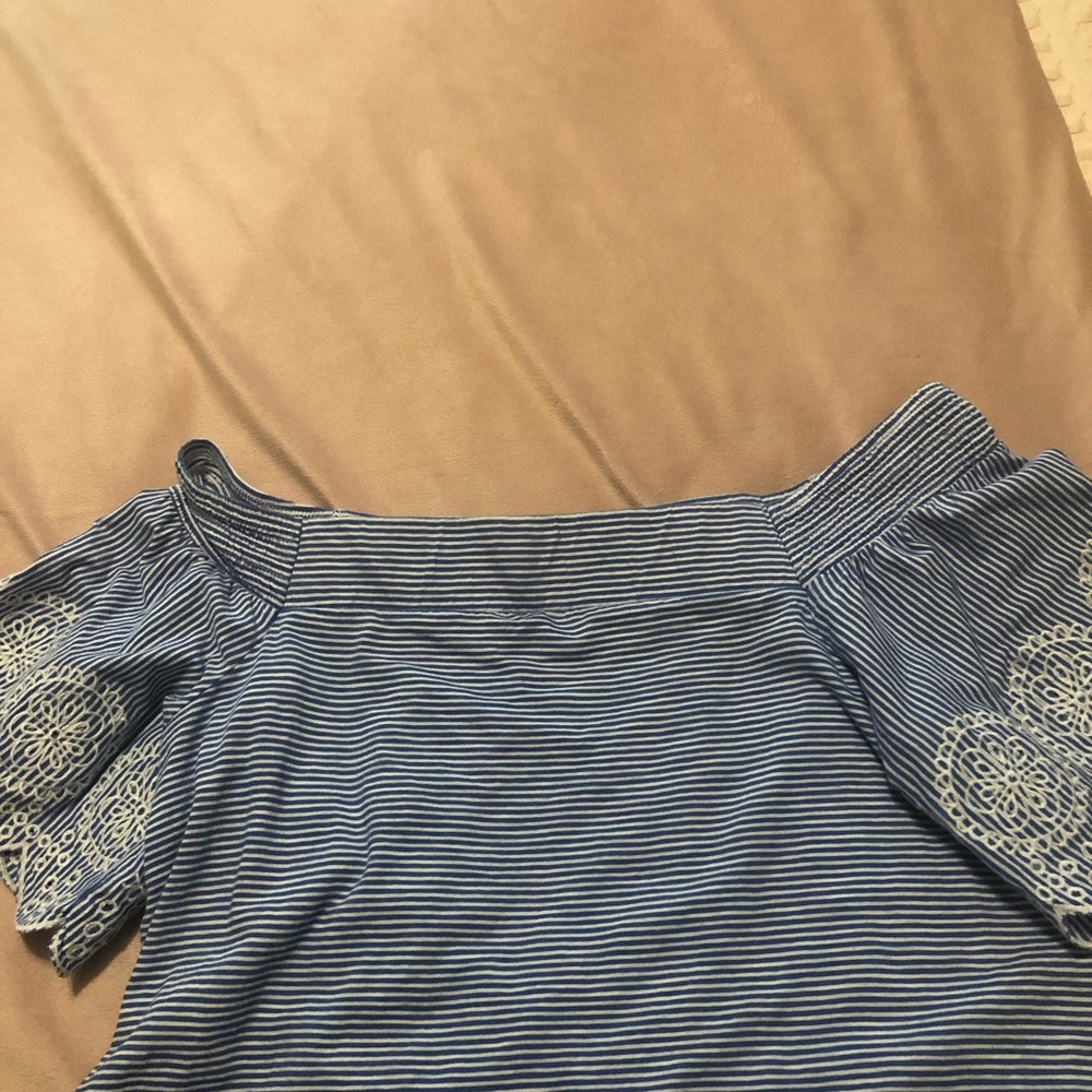 Beautiful top - Picture 5 of 5